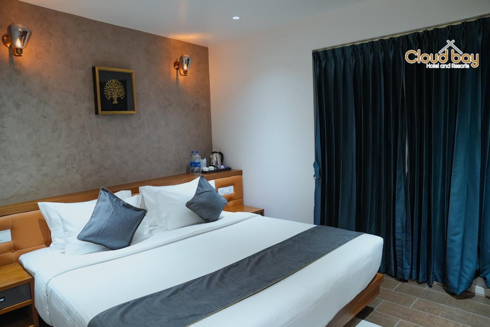 Hotel Cloud Bay Manjeri Ngoại thất bức ảnh